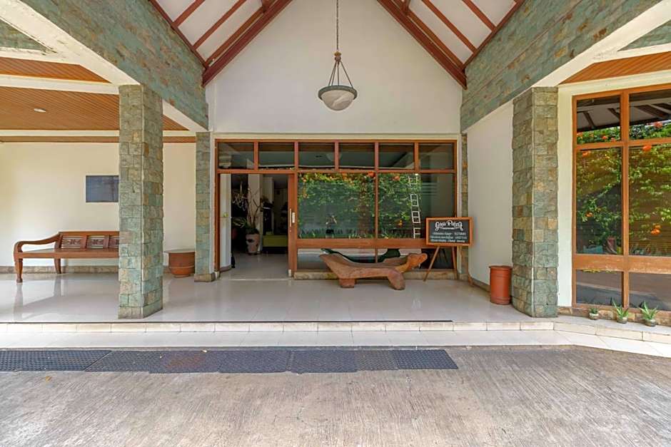 RedDoorz Plus near Kemang Raya