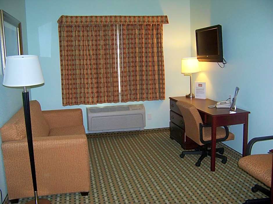 Days Inn & Suites by Wyndham Columbus NE