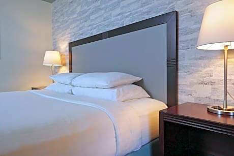 Two Bedroom Suite, 2 Bedroom Suite, Bedroom 1: 1 King, Bedroom 2: 2 Queen, Courtyard view