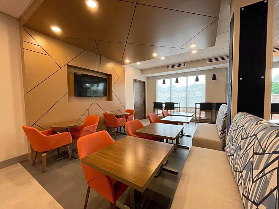 Holiday Inn Express and Suites Ft. Smith Airport By IHG