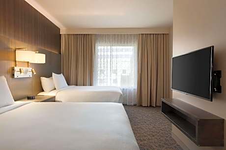 Two-Room Queen Suite with Two Queen Beds