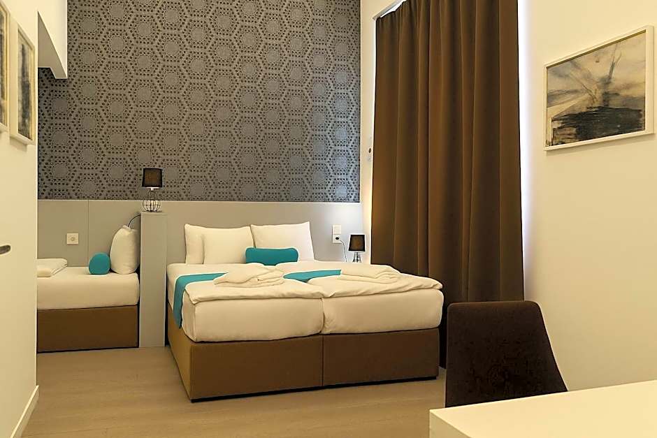 Hotel Mika Downtown