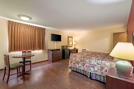 1 King Bed, Nonsmoking