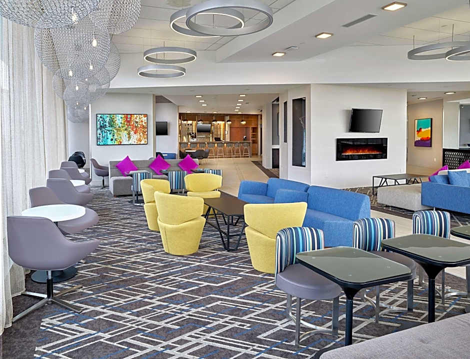 DoubleTree by Hilton Edmonton Downtown