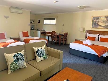 Deluxe Family Room