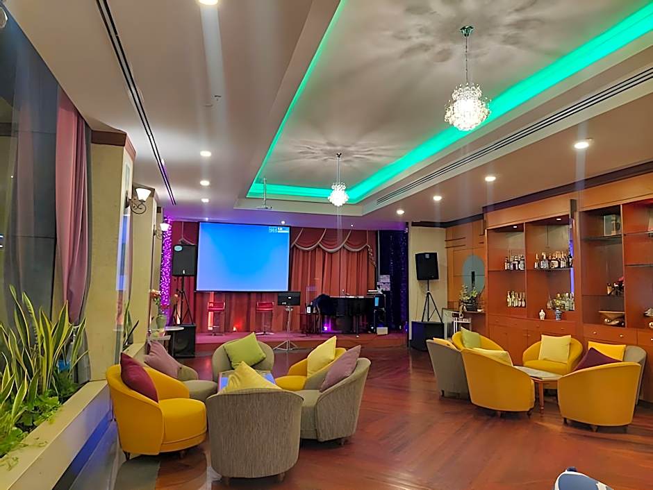 Summit Pavilion Hotel