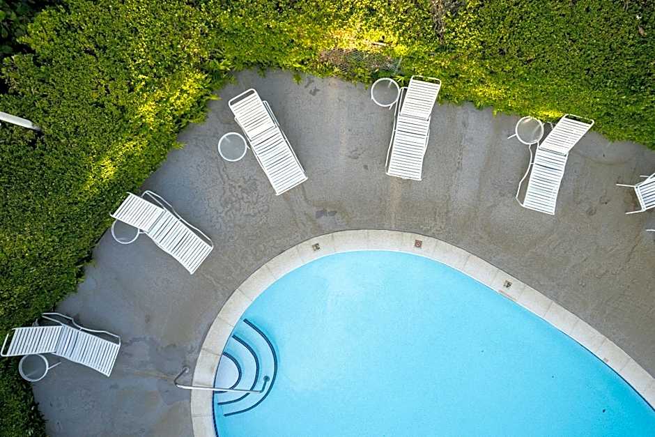 Plantation Hale Suites