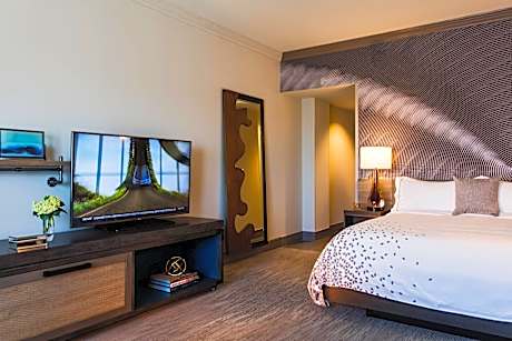 Executive level, Guest room, 1 King
