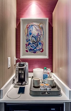 Deluxe - Two Queens - Mobility Accessible - Tub