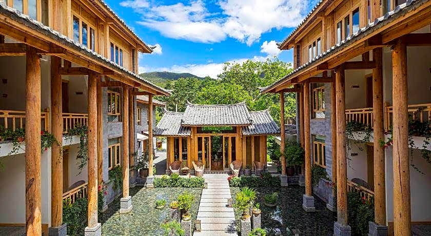 Arro Khampa by Zinc Journey Lijiang