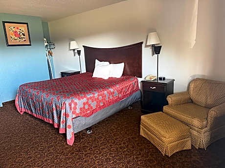 1 King Bed Accessible Tub