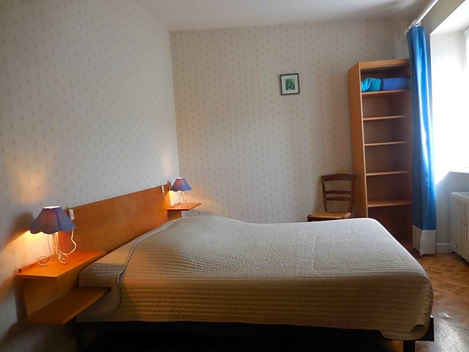 Photo 1 of 4 of Double Room