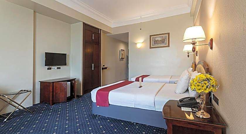 Sarrosa International Hotel And Residential Suites