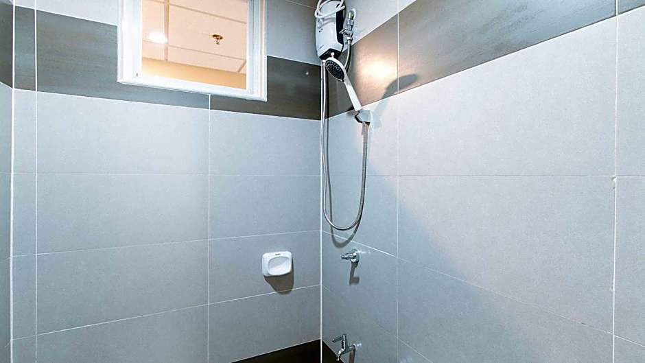 RedDoorz Plus @ Torre De Manuel Residences 1