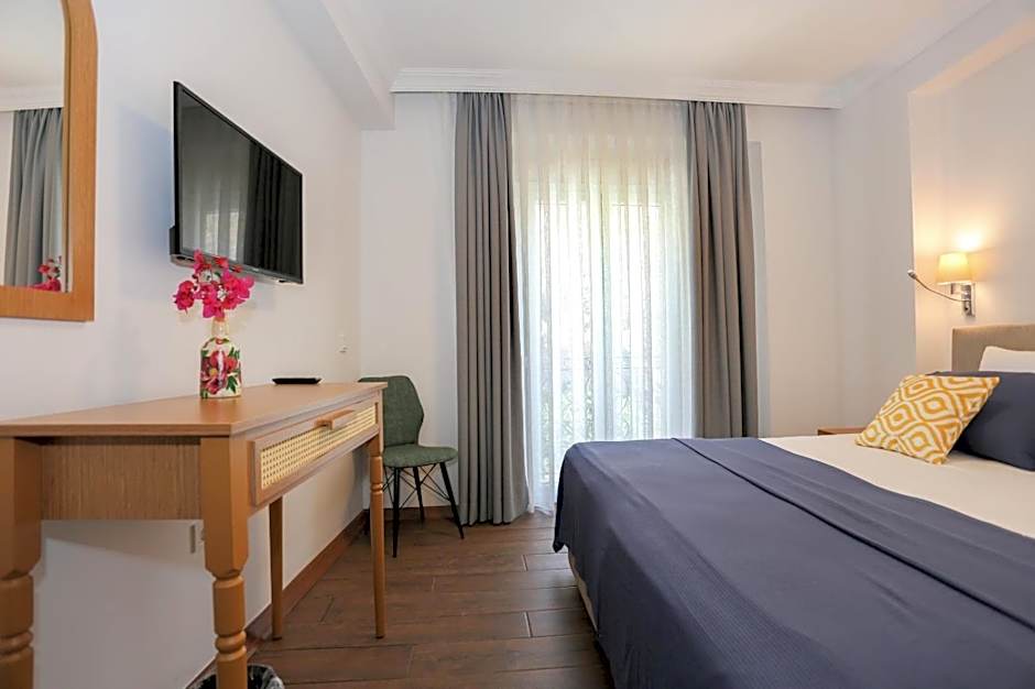 AtaÇesme Otel