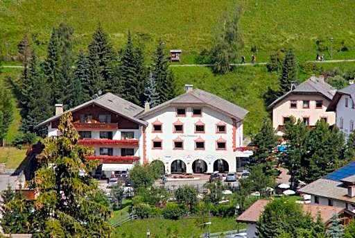 Cësa Panaval Apartments