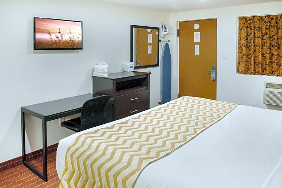 Travelodge by Wyndham Manhasset