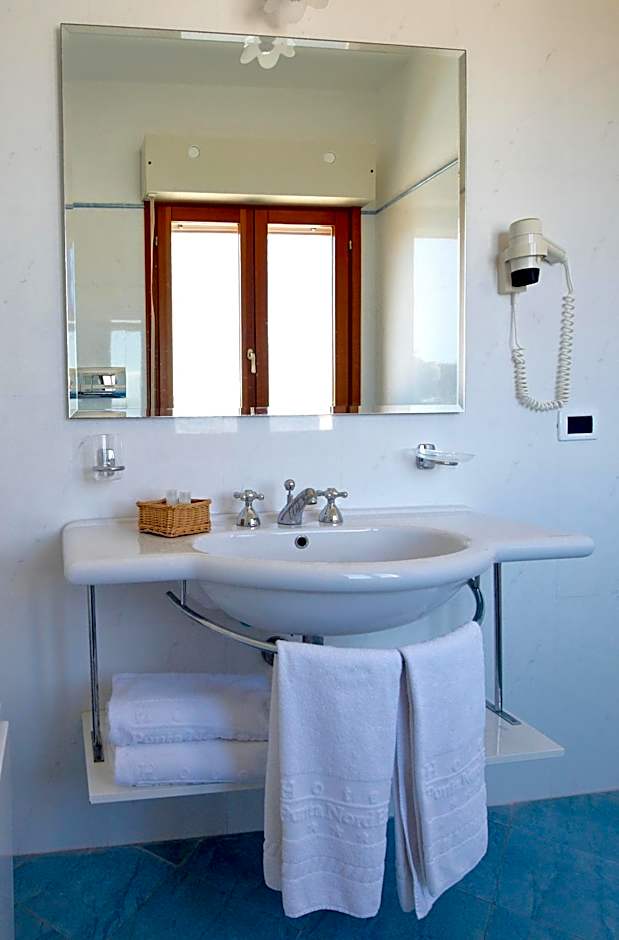 Hotel Punta Nord Est