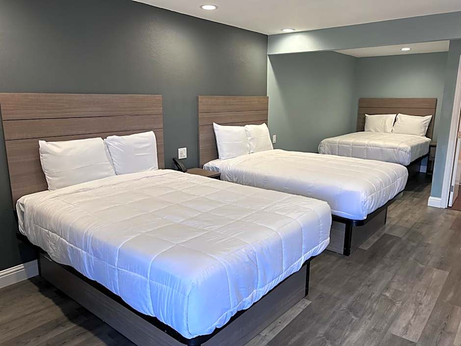 Surf City Inn & Suites