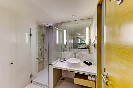 Deluxe King Room Sea View