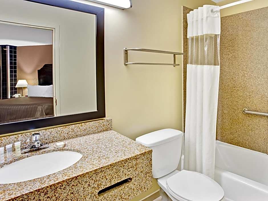 Howard Johnson by Wyndham Pikesville