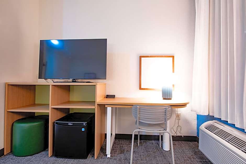 Spark by Hilton Lafayette South