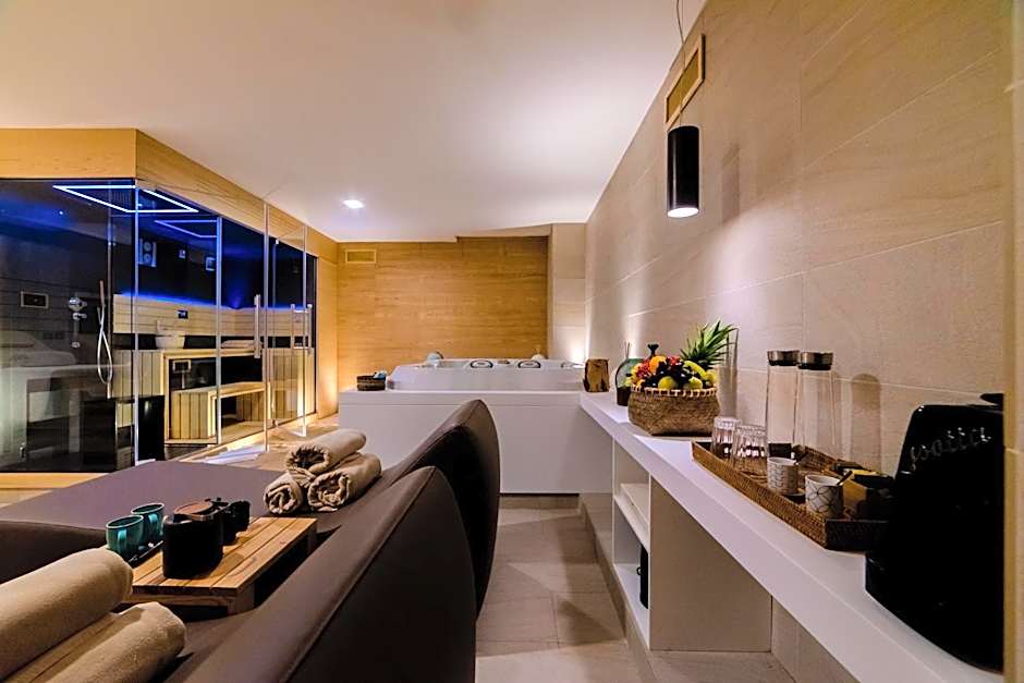 CUMEJA Beach Club & Hotel