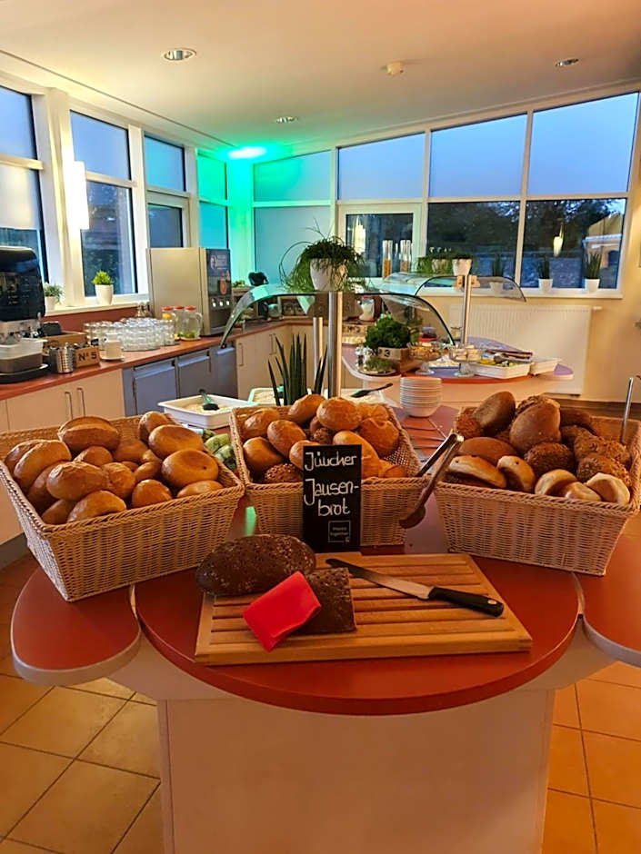 JUFA Hotel im Bruckenkopfpark - Julich