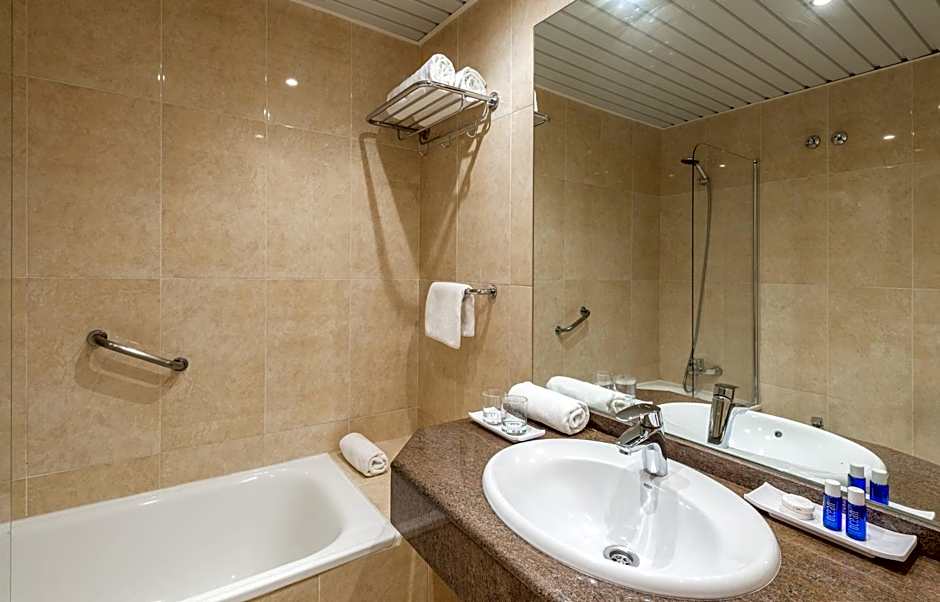 Hotel Las Arenas, Affiliated by Melia