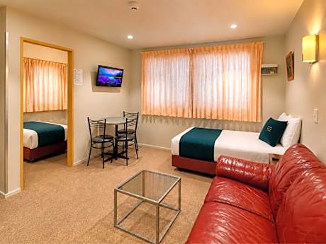 Superior One-Bedroom Apartment