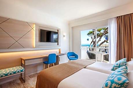 Double Room with Sea View (2 adults)