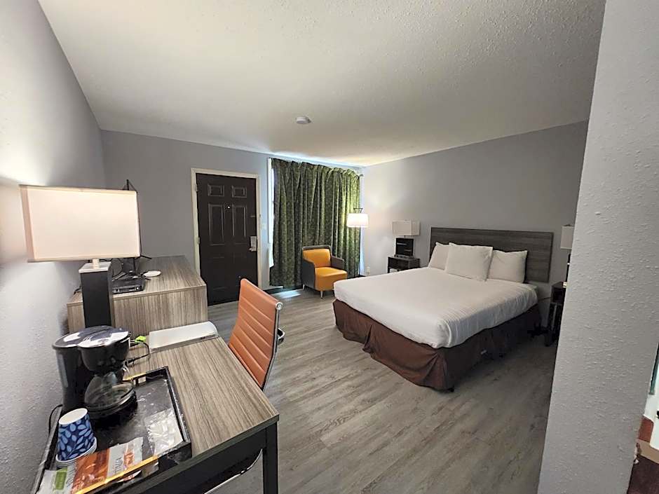 Super 8 by Wyndham Hayward WI