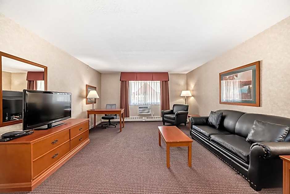 Stony Plain Inn & Suites