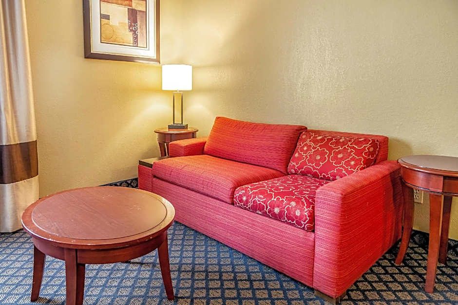 Photo 1 of 4 of 2 Queen Beds Suite