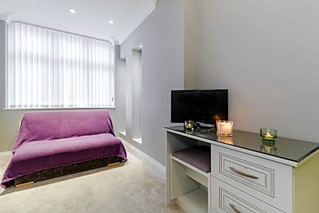 Deluxe Queen Room