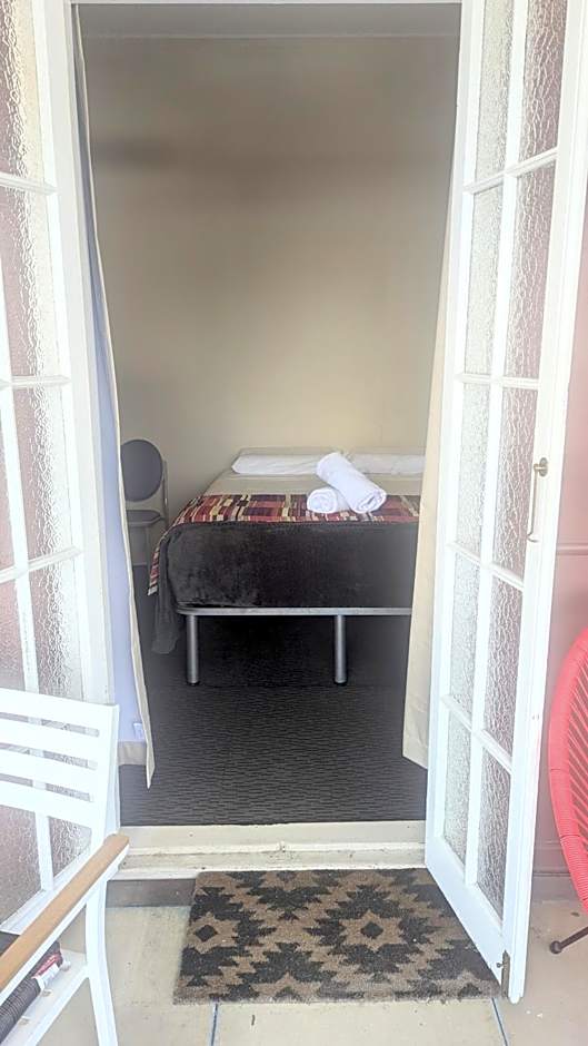 GRAND CENTRAL HOTEL PROSERPINE