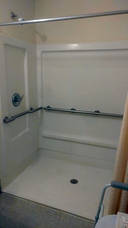 High Falls Inn & Suites