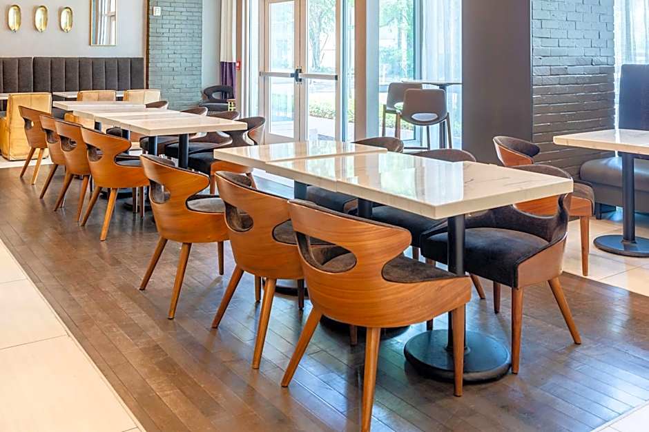 TRYP by Wyndham Savannah