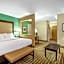 La Quinta Inn & Suites by Wyndham Maingate Fort Jackson