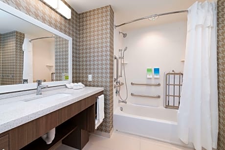1King Accessible Tub Studio Suite Nonsmoking