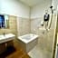 Golden Leaf Boutique Hotel Nusa Idaman Branch
