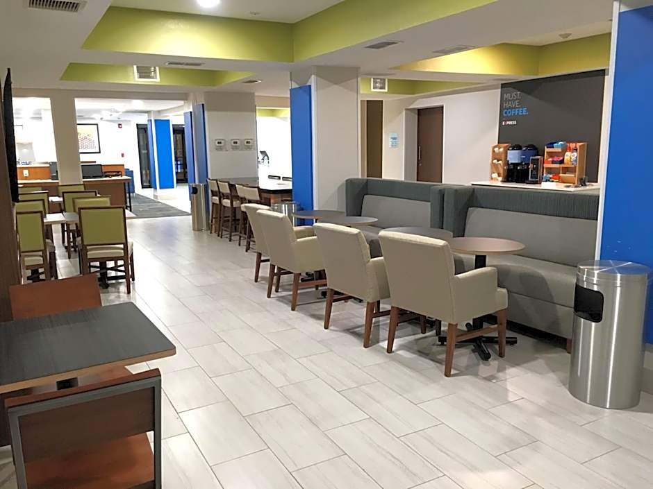 Holiday Inn Express Hotel & Suites Quincy I-10 By IHG