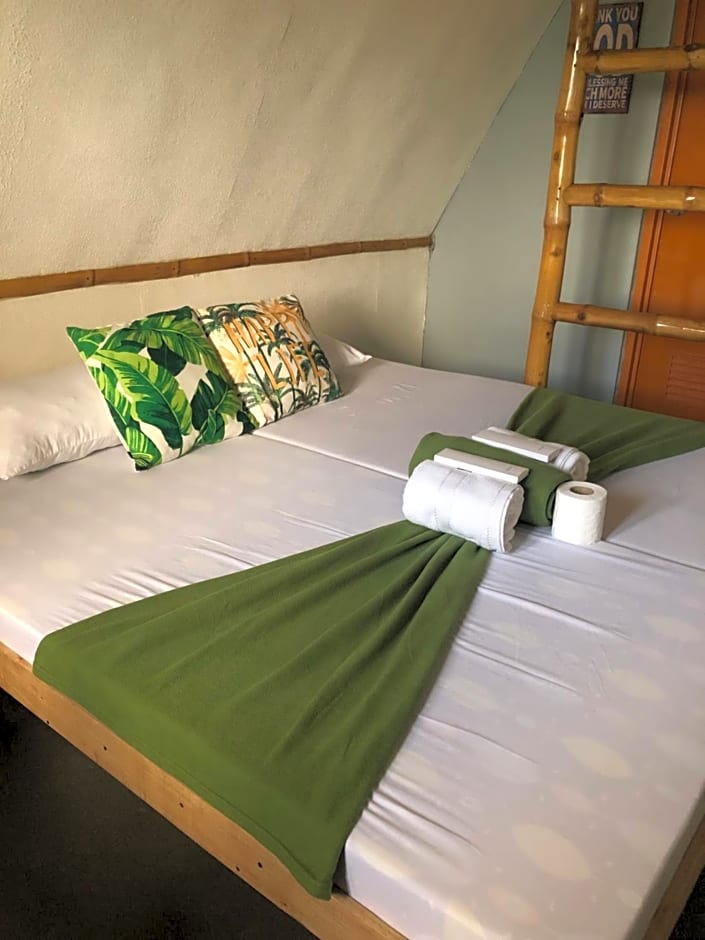 Beach Front Hut - Faith Bay Huts 1