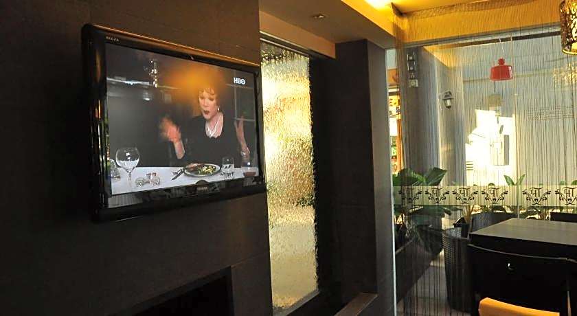 Tat Place Hotel