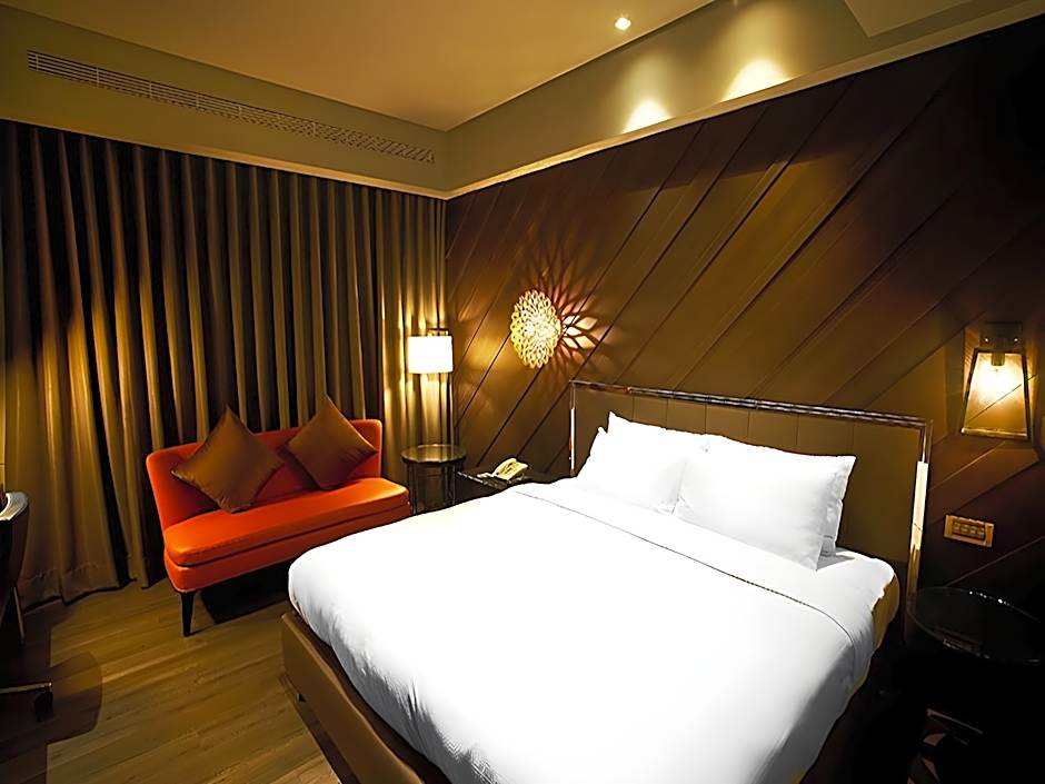 Royal Group Hotel Buo Ai Branch