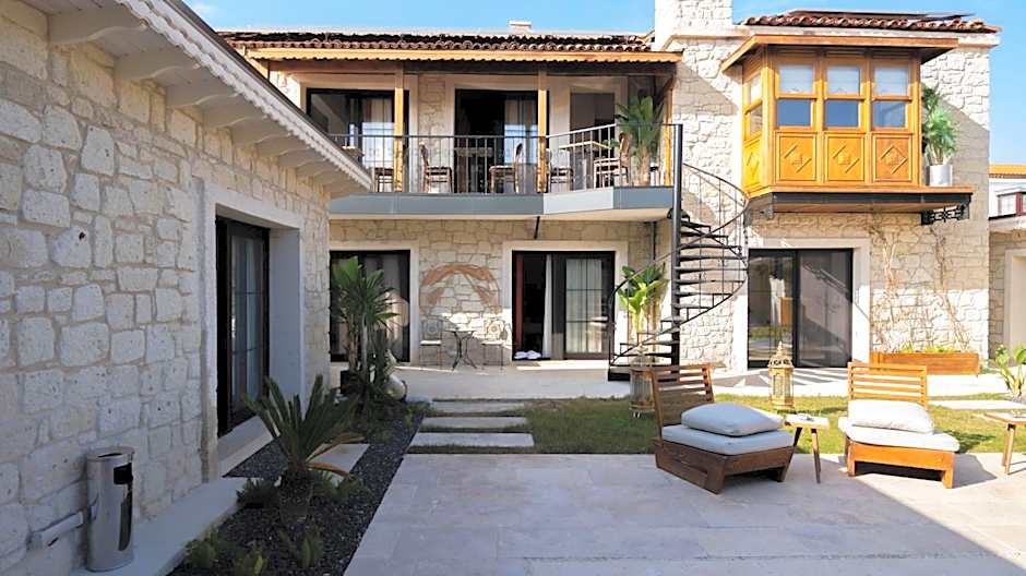 Aura Village Alacatı