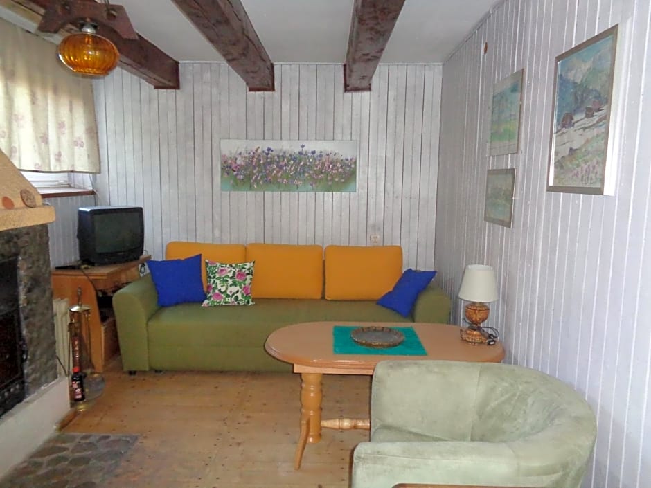 Uroczy Domek Z Ogrodem I Tarasem