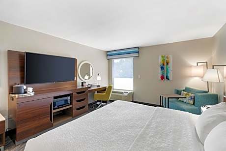 King Room with Sofa Bed and Study - Non-Smoking