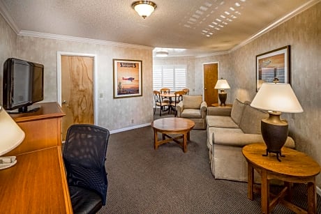 Junior King Suite - Non-Smoking