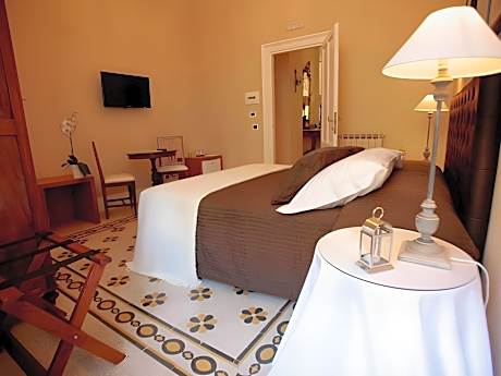 Double room-Elite-Ensuite with Shower-Street View-Deluxe